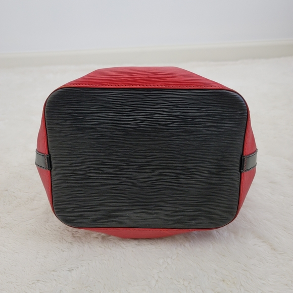 LOUIS VUITTON Bucket Petit Noe drawstring red/blk - Picture 7 of 13